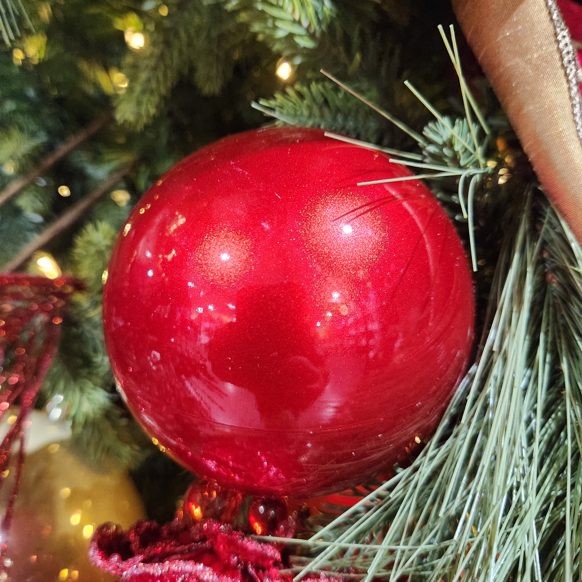 Boule en plastique bonbon rouge 4"