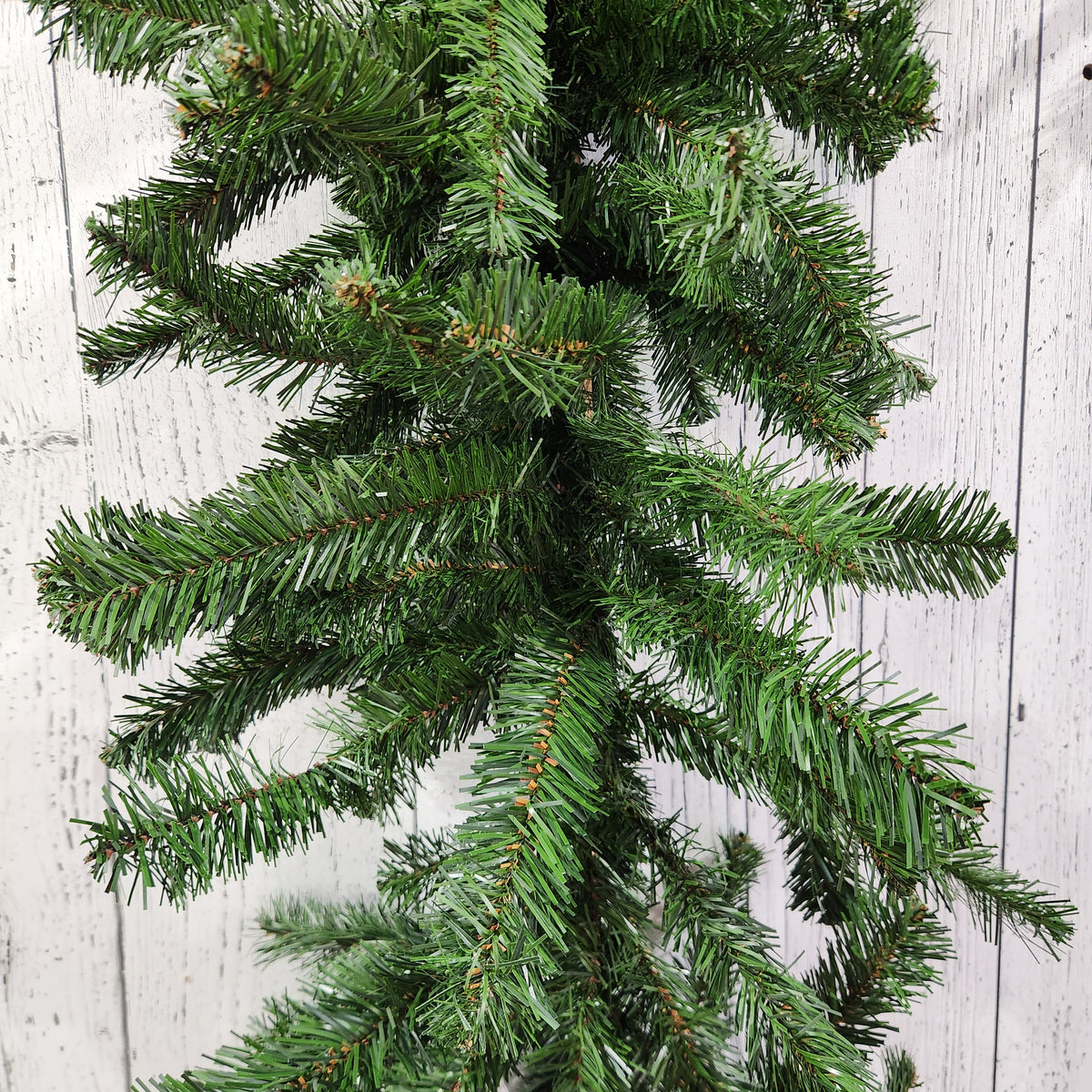 Innsbrook Green UV Resistant Garland 9' x 20"