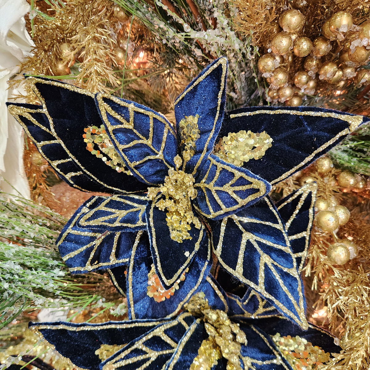 Tige de poinsettia en velours bleu nuit pailleté or 22"