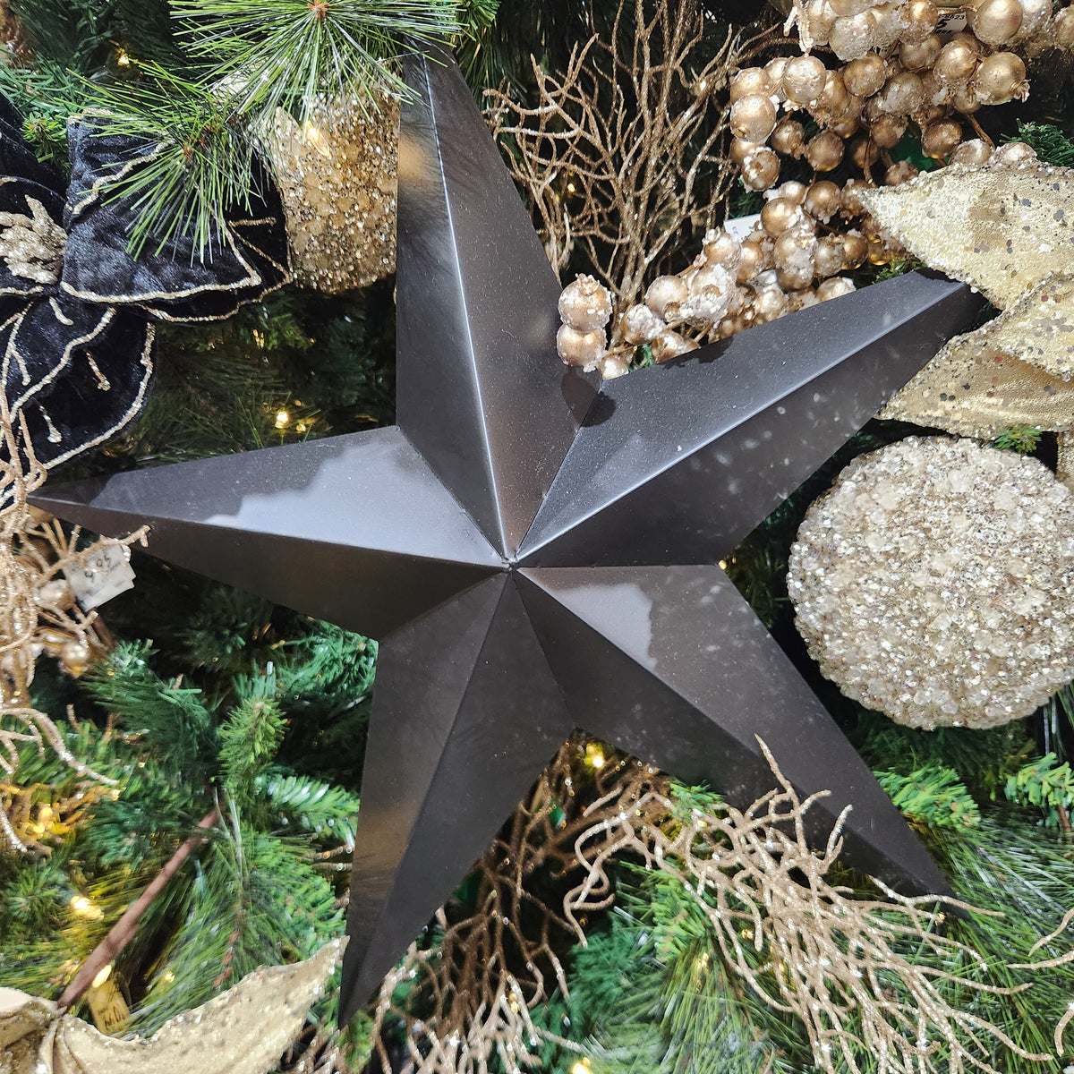 Black Iron Star 18.5" x 17.5"