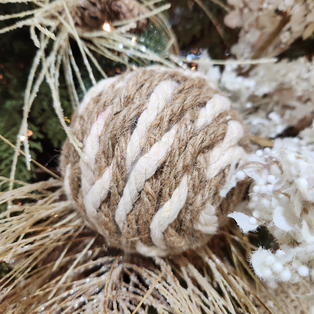 Natural and white jute ball 3.5"