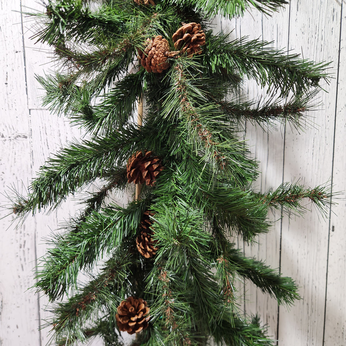 Emerald Green Pine Garland 9'